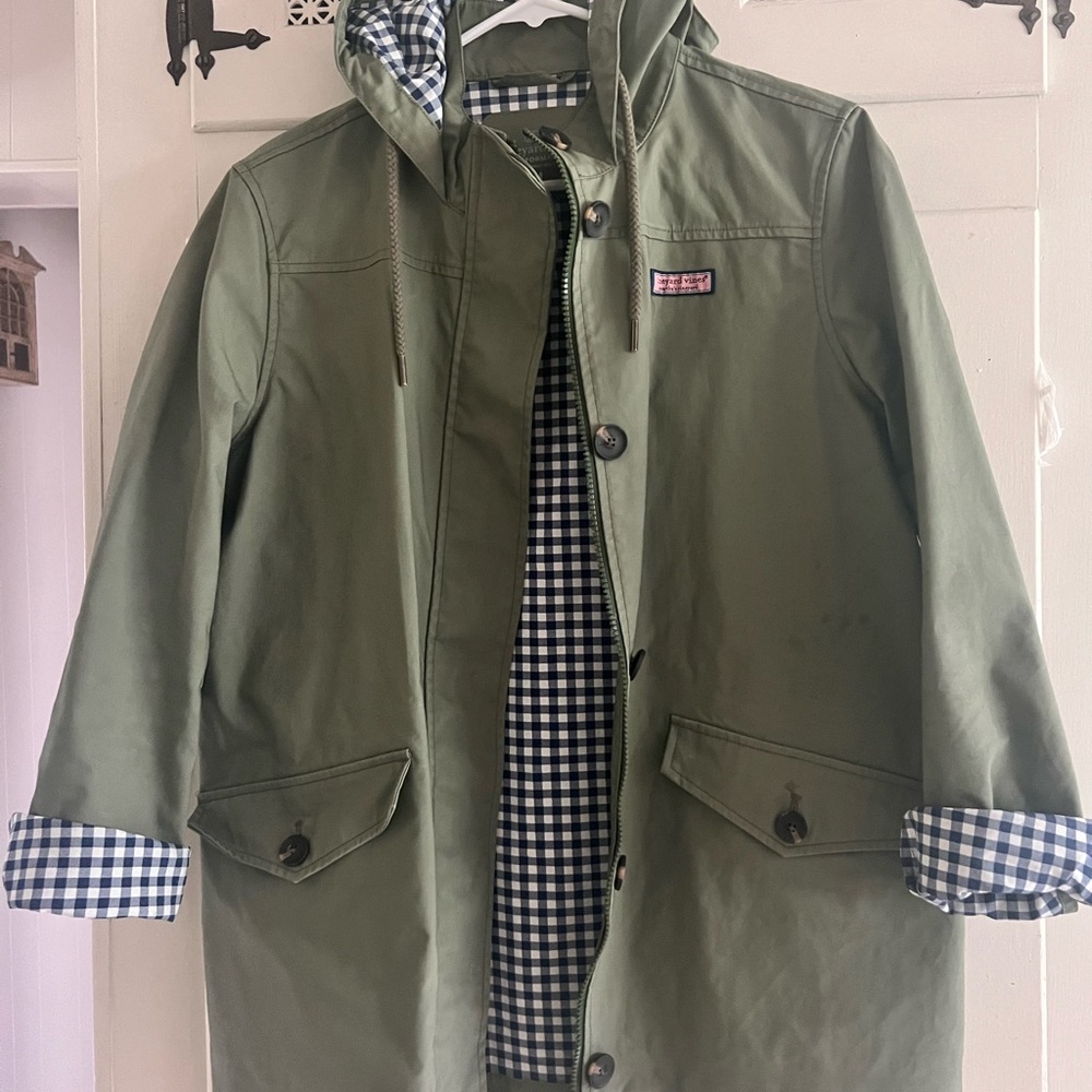 EUC Vineyard Vines Green Raincoat with Blue Gingham Cuffs